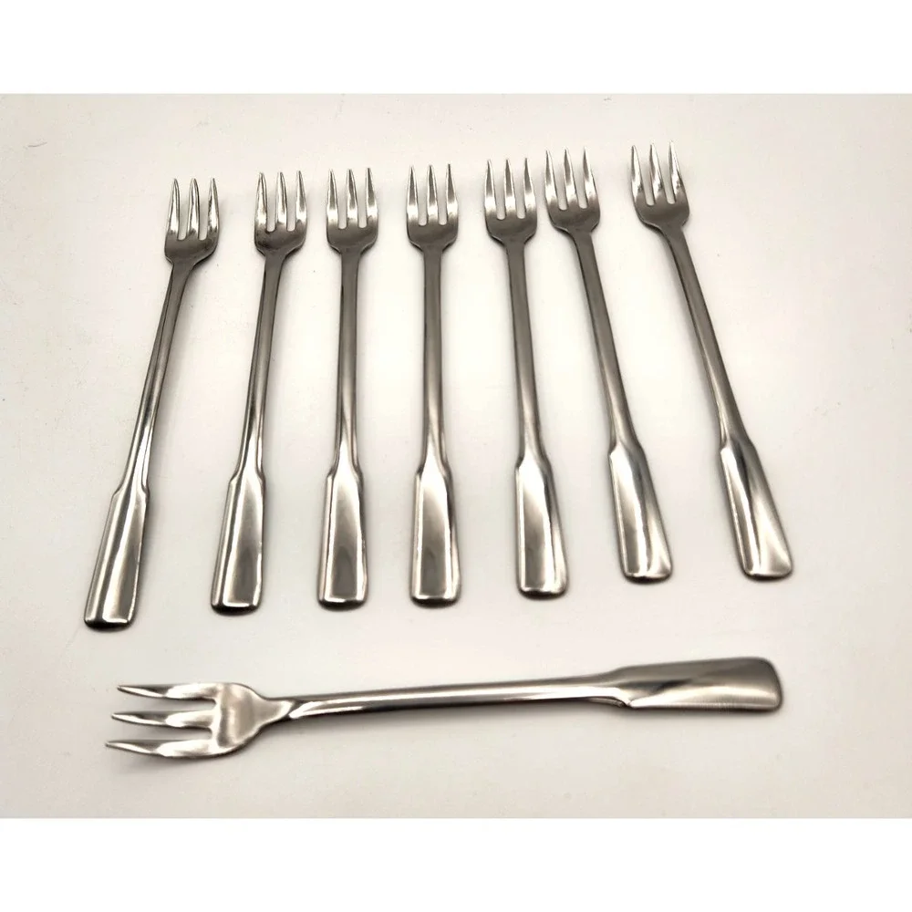Oneida Wm Rogers Friendship Flatware 8 Seafood Forks Vintage